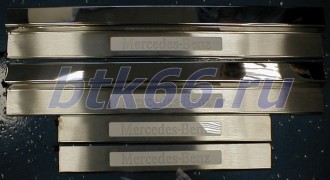W210 Накладка на внутренний порог двери левая + правая (комплект) (4 шт) с синей подсветкой